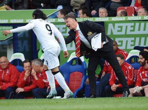 Football - 2014 2015 Premier League - Crystal Palace vs. Manchester United ManU Manchester United Manager Louis Van Gael gives out instructions to Radamel Falcao at Selhurst Park. COLORSPORT ANDREW COWIE 