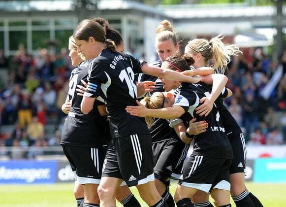 10.05.2015, xfux, Fussball 1.Bundesliga Damen, 1.FFC Frankfurt - VfL Wolfsburg, v.l. Spielerinnen vom 1.FFC Frankfurt Torjubel, Goal celebration, celebrate the goal zum 1:0