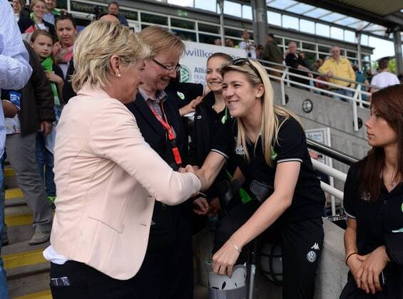 10.05.2015, xjhx, Fussball 1.Bundesliga Damen, 1.FFC Frankfurt - VfL Wolfsburg, v.l. Trainerin Silvia Neid (Deutschland), Annette Seitz (DFB-Pressesprecherin Frauen-Nationalmannschaft), Luisa Wensing (VfL Wolfsburg)