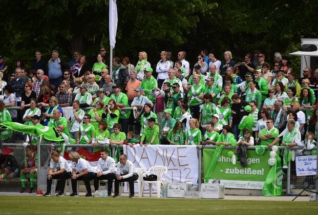 10.05.2015, xjhx, Fussball 1.Bundesliga Damen, 1.FFC Frankfurt - VfL Wolfsburg, v.l. Wolfsburg Fans