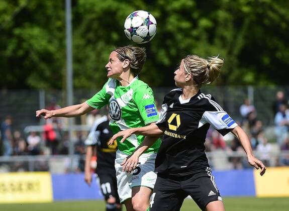 10.05.2015, xjhx, Fussball 1.Bundesliga Damen, 1.FFC Frankfurt - VfL Wolfsburg, v.l. Martina Mueller (VfL Wolfsburg), Kathrin Hendrich (1.FFC Frankfurt)