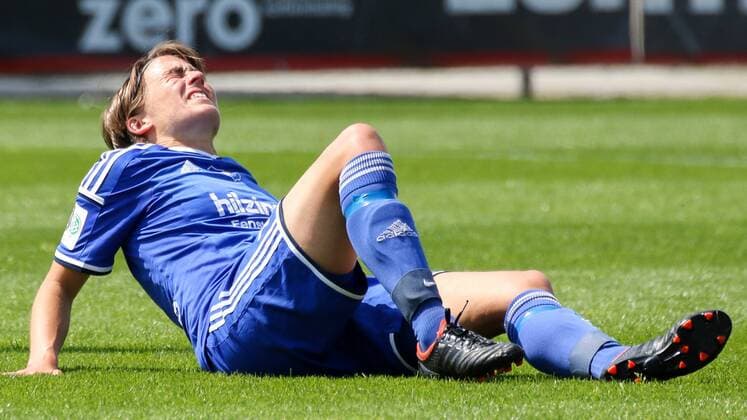 Anne Van Bonn (SC Sand) am Boden, enttäuscht schauend, Enttäuschung, Frustration, disappointed, pessimistisch, Fussball, Allianz Frauen-Bundesliga, Bayer 04 Leverkusen - SC Sand, xozx