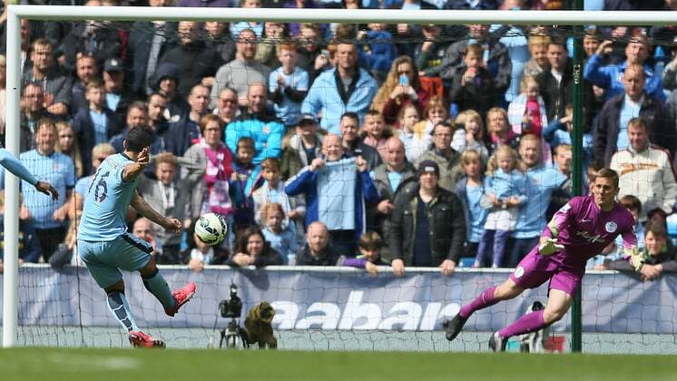 Aktuell Fußball, England, Manchester City - Queens Park Rangers Sergio Aguero of Manchester City scores from the penalty spot for his hatrick goal - Barclays Premier League - Manchester City vs QPR - Etihad Stadium - Manchester - England - 10th May 2015 - Picture Simon Bellis Sportimage EDITORIAL USE ONLY. No use with unauthorised audio, video, data, fixture lists, club league logos or live services. Online in-match use limited to 120 images, no video emulation. No use in betting, games or single club league player publications.