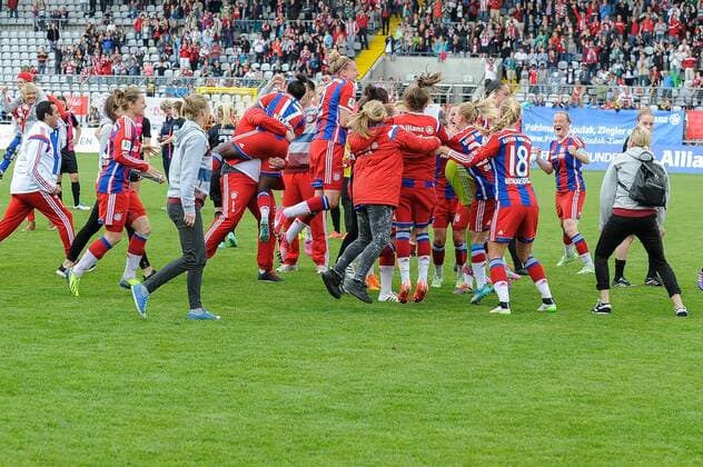 Der Moment der Entscheidung, der FC Bayern Muenchen ist Deutscher Meister FC Bayern Muenchen vs SGS Essen, Fussball, Frauen-Bundesliga, 10.05.2015, , EP_BSR