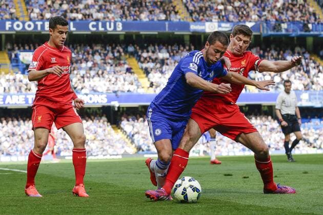 Aktuell FuÃŸball, England, FC Chelsea - FC Liverpool 10.05.2015. London, England. Barclays Premier League. Chelsea versus Liverpool. Chelsea& x2019;s Eden Hazard is tackled by Liverpool& x2019;s Steven Gerrard xCraigxMercerx  ActionPlus11619838