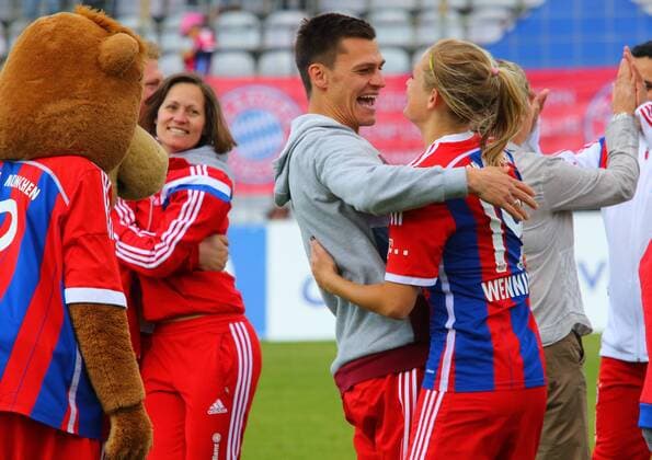 Trainer Thomas Wörle und Carinna Wenninger (FC Bayern München) jubeln Frauenfussball 1. BL 09.05.2015 Grünwalderstadion FC Bayern München - SGS Essen