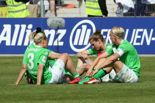 Allianz Frauen-Bundesliga, 22. Spieltag: 1. FFC Frankfurt - VfL Wolfsburg am Sonntag (10.05.2015) im Stadion am Brentanobad in Frankfurt am Main. Wolfsburg nach Spielschluss.
