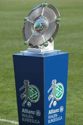 Aktuell Fußball, Damen, 1. BL, Meisterschale der Allianz Frauenbundesliga Allianz Frauen-Bundesliga, 22. Spieltag: 1. FFC Frankfurt - VfL Wolfsburg am Sonntag (10.05.2015) im Stadion am Brentanobad in Frankfurt am Main. Meisterschale.