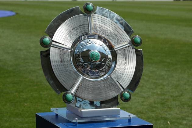 Aktuell Fußball, Damen, 1. BL, Meisterschale der Allianz Frauenbundesliga Allianz Frauen-Bundesliga, 22. Spieltag: 1. FFC Frankfurt - VfL Wolfsburg am Sonntag (10.05.2015) im Stadion am Brentanobad in Frankfurt am Main. Meisterschale.