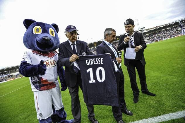 Aktuell Fußball, Frankreich, Girondins Bordeaux, Letztes Spiel im Stadion Parc Lescure Hommage du Parc Lescure a Alain GIRESSE (gir) FOOTBALL : Bordeaux vs Nantes - 36eme journee de L1 - Ligue1 - 09 05 2015 ThierryBreton Panoramic 