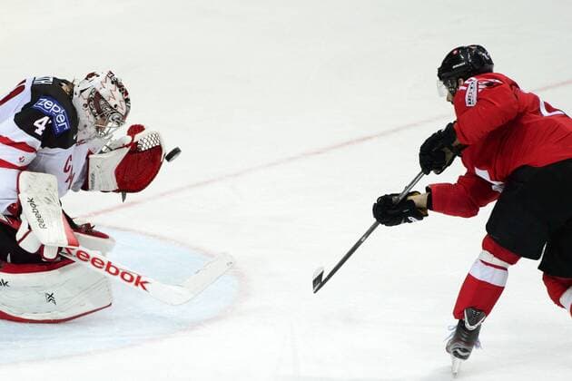 From left: goalkeeper Mike Smith (CAN) and Andres Ambuhl (SUI) in action during the Ice hockey Eishockey World Championship WM Weltmeisterschaft Group A match Switzerland vs Canada in Prague, Czech Republic, May 10, 2015. (CTKxPhoto MichalxKamaryt) CTKPhotoP201505100624101  kmt 3