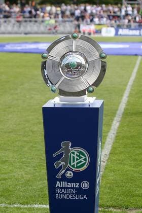 Aktuell Fußball, Damen, 1. BL, Meisterschale der Allianz Frauenbundesliga v.li.: Allianz-Frauen-Bundesliga Meisterschale, Symbolbild, Symbolfoto, Fussball, Allianz Frauen-Bundesliga, 1. FFC Frankfurt - VfL Wolfsburg, xfsx