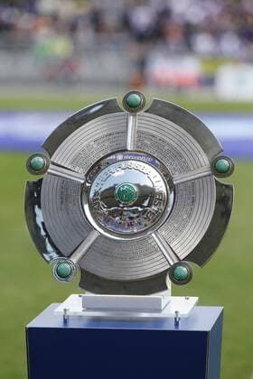 Aktuell Fußball, Damen, 1. BL, Meisterschale der Allianz Frauenbundesliga v.li.: Allianz-Frauen-Bundesliga Meisterschale, Symbolbild, Symbolfoto, Fussball, Allianz Frauen-Bundesliga, 1. FFC Frankfurt - VfL Wolfsburg, xfsx