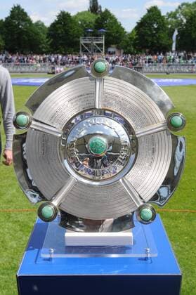 22.04.2015 Deutschland, Frankfurt, Fussball, Bundesliga Saison 2014 2015, Allianz-Frauen-Bundesliga 1. FFC Frankfurt gegen VfL Wolfsburg Symbolbild Die Meisterschale
