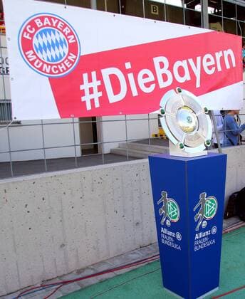 Allianz Frauenbundesliga - Meisterschale Frauenfussball Allianz Frauenbundesliga 09.05.2015 Grünwalderstadion FC Bayern München - SGS Essen