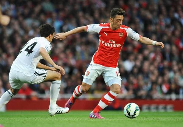 Aktuell Fußball, England, Premier League, FC Arsenal - Swansea City Football - 2014 2015 Premier League - Arsenal vs. Swansea City Mesut Ozil of Arsenal at The Emirates. COLORSPORT ANDREW COWIE 
