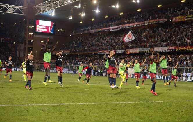 Genoa team group Mannschaftsbild Totale MAY 11, 2015 - Football Soccer : Players of Genoa celebrate after winning the Italian Serie A match between Genoa 5-1 Torino at Stadio Comunale Luigi Ferraris Marassi in Genova, Italy. Noxthirdxpartyxsales  (ptmb075077)