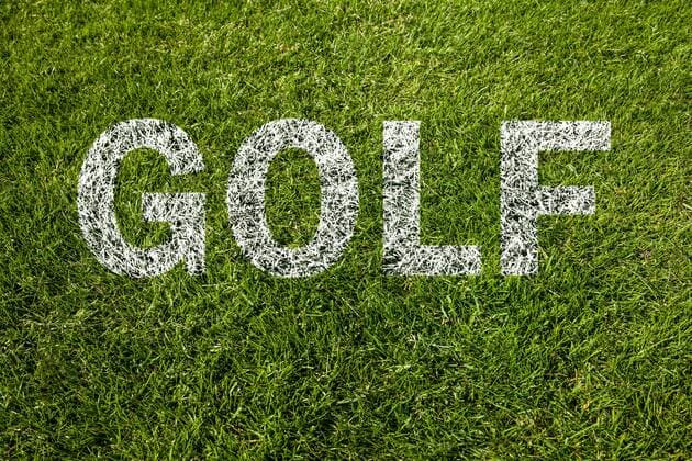 golf text auf rasen