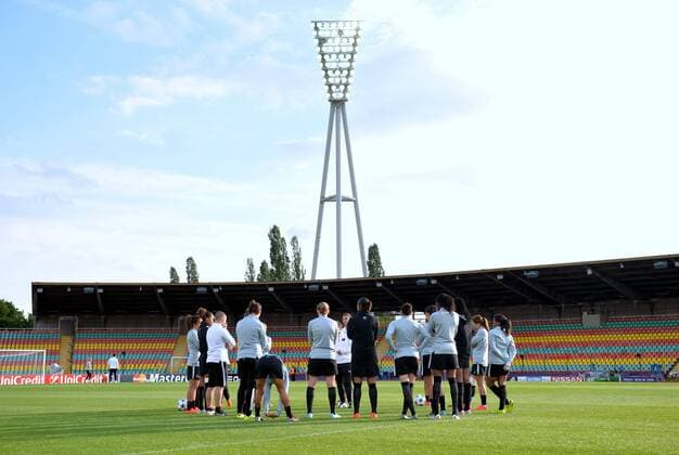 Entrainement au Friedrich Ludwig Jahn Sportpark FOOTBALL : Entrainement et conference de presse - PSG Feminines - Finale Ligue des champions - 13 05 2015 AnthonyBIBARD FEP Panoramic 