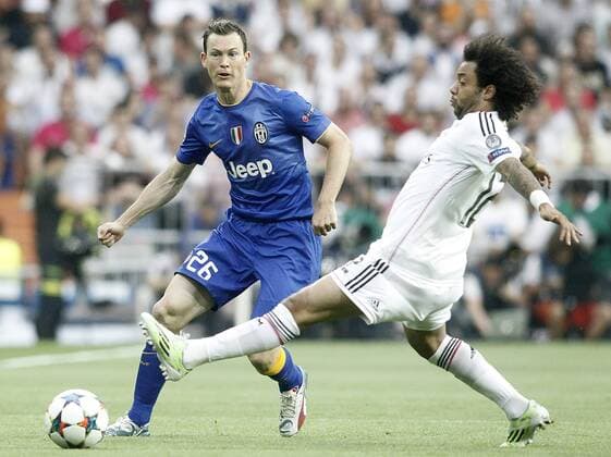 Real Madrid s Marcelo Vieira (r) and Juventus Stephan Lichtsteiner during Champions League 2014 2015 Semi-finals 2nd leg match.May 13,2015.  (2015051305)