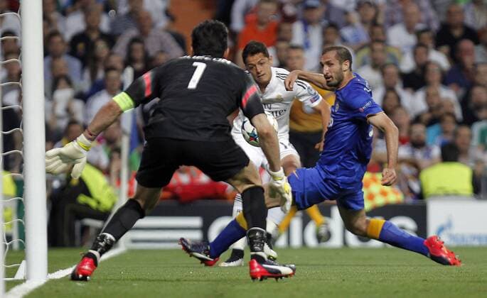 Partido de futbol entre el Real Madrid y la Juventus de Turin de vuelta de semifinales de la Champions League 2014 2015, celebrado en el estadio Santiago Bernabeu, en Madrid 13 05 2015. Soccer match between Real Madrid and Juventus, second round of semi finals of the 2014 2015 Champions League, held at the Santiago Bernabeu stadium, in Madrid 05 13 2015. Chicharito 
