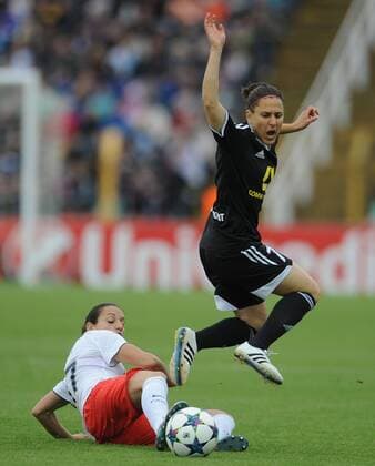 14.05.2015, xfux, Fussball UEFA Champions League Womans, 1.FFC Frankfurt - FC Paris St. Germain , v.l. Aurelie Kaci (Paris Saint-Germain), Peggy Kuznik (1.FFC Frankfurt)