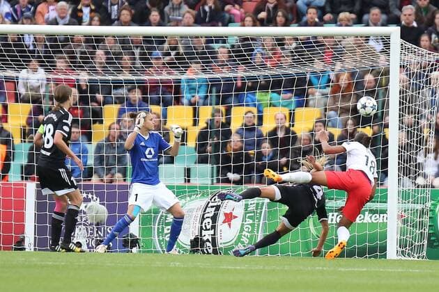 14.05.2015, xjfx, Fussball UEFA Champions League Womans, 1.FFC Frankfurt - FC Paris St. Germain , v.l. Kerstin Garefrekes (1.FFC Frankfurt),Desire Schumann (1.FFC Frankfurt),Kathrin-Julia Hendrich (1.FFC Frankfurt),Marie-Laure Delie (Paris Saint-Germain) Goal scored, Tor zum 1:1