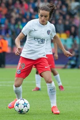 Fatmire Alushi (Paris Saint-Germain) am Ball, Fussball, UEFA Women s Champions League, 1. FFC Frankfurt - Paris Saint-Germain, xobx