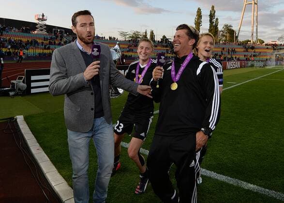 14.05.2015, xfux, Fussball UEFA Champions League Womans, 1.FFC Frankfurt - FC Paris St. Germain , v.l. Bianca Schmidt (1.FFC Frankfurt), Trainer Colin Bell (1.FFC Frankfurt) jubeln jubelt nach Spielende.