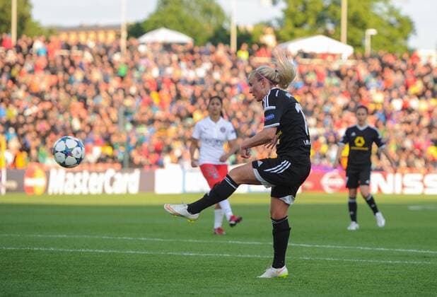 Tor zum 2-1: Torschuetzin Mandy ISLACKER (FFC) erzielt den Siegtreffer. Fussball international UEFA Frauen Championsleague, Saison 2014 2015, FINALE: 1.FFC Frankfurt - Paris Saint-Germain im Ludwig-Jahn-Sportpark in Berlin, Deutschland am 14.05.2015,