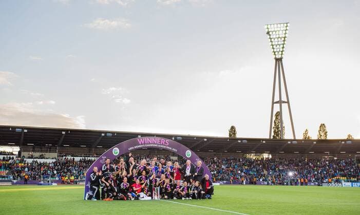 Berlin, Deutschland, 14.05.2015: Fußball Frauen Championsleague 2014 2015 - 1. FFC Frankfurt - Paris Saint Germain - UEFA Womens Championsleague Final 2015. Die Mannschaft vom FFC Frankfurt bejubelt den Sieg im Finale der UEFA Women s Championsleague 2015