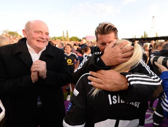 14.05.2015, xjhx, Fussball UEFA Champions League Womans, 1.FFC Frankfurt - FC Paris St. Germain , v.l. Trainer Colin Bell (1.FFC Frankfurt), Mandy Islacker (1.FFC Frankfurt)