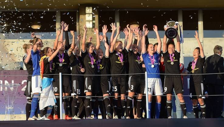 14.05.2015, xfux, Fussball UEFA Champions League Womans, 1.FFC Frankfurt - FC Paris St. Germain , v.l. Spielerinnen vom 1.FFC Frankfurt und Celia Sasic (1.FFC Frankfurt) jubeln jubelt nach Spielende mit Pokal