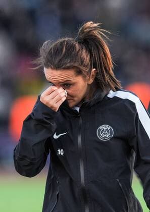 Siegerehrung: Fatmire ALUSHI (ParisStGermain) mit Traenen nach dem Spiel. Fussball international UEFA Frauen Championsleague, Saison 2014 2015, FINALE: 1.FFC Frankfurt - Paris Saint-Germain im Ludwig-Jahn-Sportpark in Berlin, Deutschland am 14.05.2015,