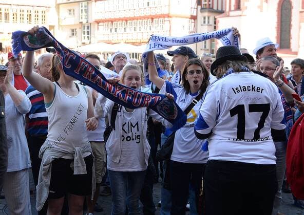 15.05.2015, xhbx, Fussball UEFA Champions League Womans, 1.FFC Frankfurt empfang im Roemer, v.l. FFC Frankfurt Fans