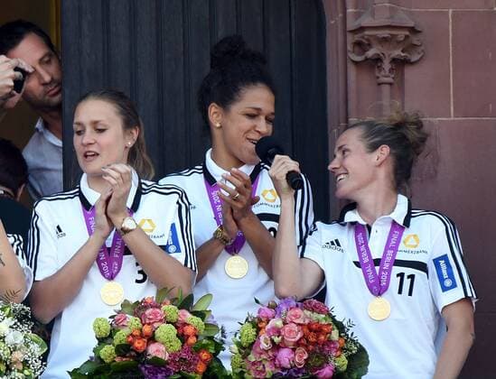 15.05.2015, xhbx, Fussball UEFA Champions League Womans, 1.FFC Frankfurt empfang im Roemer, v.l. Anke Preuss (1.FFC Frankfurt), Celia Sasic (1.FFC Frankfurt), Simone Laudehr (1.FFC Frankfurt)