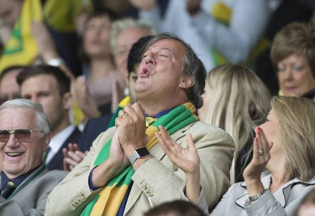 16.05.2015. Ipswich, England. Skybet Championship Play Off 2nd Leg. Norwich versus Ipswich. Lifelong Norwich fan Stephen Fry boos the Ipswich team. xNigelxCookex  ActionPlus11621341