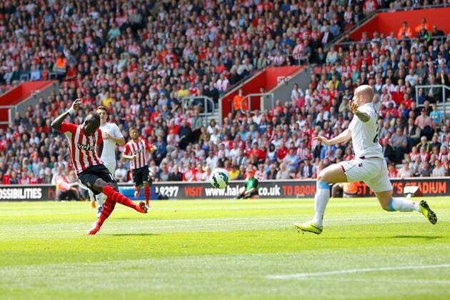 Football - 2014 2015 Premier League - Southampton vs. Aston Villa Southampton s Sadio Mane fires in his third goal to complete his hat trick at St Mary s Stadium Southampton Colorsport Shaun Boggust 