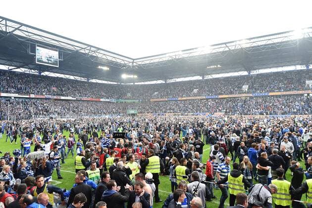 Fußball 3. Liga 37. Spieltag MSV Duisburg - Holstein Kiel am 16.05.2015 in der Schauinsland-Reisen-Arena in Duisburg Der MSV Duisburg feiert den Aufstieg in die 2. Bundesliga