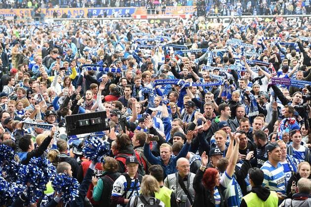 Fußball 3. Liga 37. Spieltag MSV Duisburg - Holstein Kiel am 16.05.2015 in der Schauinsland-Reisen-Arena in Duisburg Der MSV Duisburg feiert den Aufstieg in die 2. Bundesliga