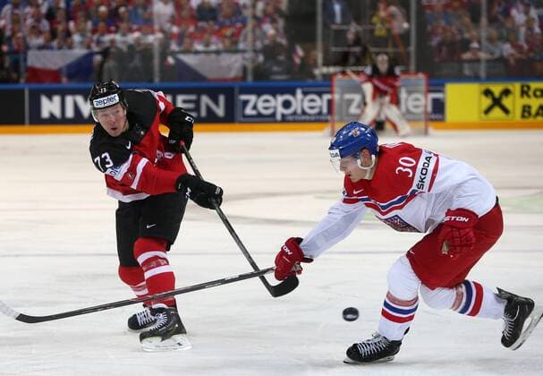 Ice hockey Eishockey - IIHF Ice Hockey WC 2015 PRAGUE,CZECH REPUBLIC,16.MAY.15 - ICE HOCKEY - IIHF World Ice Hockey Championships, international match Länderspiel semifinal, Canada vs Czech Republic. Image shows Tyler Toffoli (CAN) and Jakub Krejcik (CZE). GEPAxpictures xAndreasxPranter 
