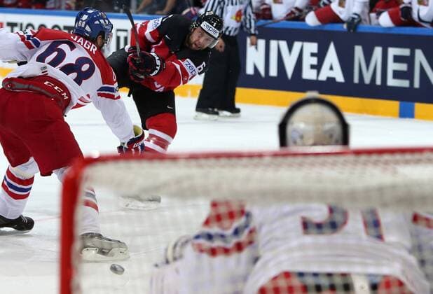 Ice hockey Eishockey - IIHF Ice Hockey WC 2015 PRAGUE,CZECH REPUBLIC,16.MAY.15 - ICE HOCKEY - IIHF World Ice Hockey Championships, international match Länderspiel semifinal, Canada vs Czech Republic. Image shows Jaromir Jagr (CZE), Jake Muzzin (CAN) and Ondrej Pavelec (CZE). GEPAxpictures xAndreasxPranter 