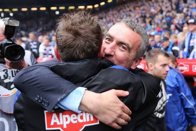 Norbert Meier (DSC Arminia Bielefeld) mit Geschaeftsfuehrer Marcus Uhlig (DSC Arminia Bielefeld) Arminia Bielefeld vs SSV Jahn Regensburg, Fussball, 3. Liga, 16.05.2015, Copyright: Schülerx xEibner-Pressefoto EP_jse