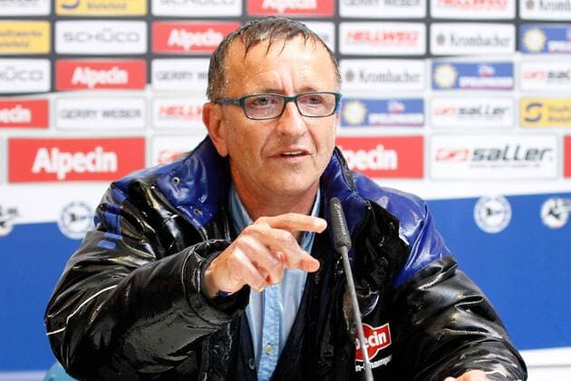Norbert Meier (DSC Arminia Bielefeld) Bier durchnaesst auf der PK Arminia Bielefeld vs SSV Jahn Regensburg, Fussball, 3. Liga, 16.05.2015, Copyright: Schülerx xEibner-Pressefoto EP_jse
