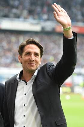Fußball 3. Liga 37. Spieltag MSV Duisburg - Holstein Kiel am 16.05.2015 in der Schauinsland-Reisen-Arena in Duisburg Ivica Grlic ( Sportdirektor Duisburg ) winkt