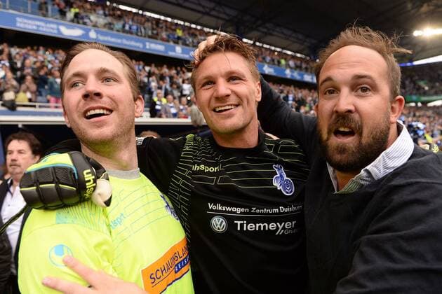 Fußball 3. Liga 33. Spieltag MSV Duisburg - Holstein Kiel am 16.05.2015 in der Schauinsland-Reisen-Arena in Duisburg Michael Ratajczak ( Duisburg ), mitte feiert mit Fans