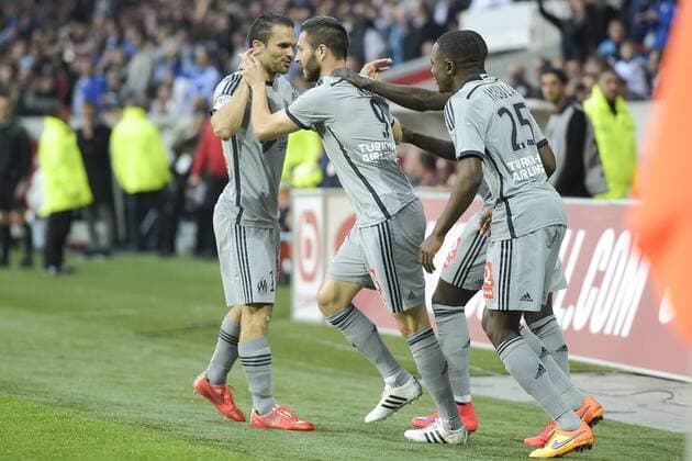 Aktuell Fußball, Frankreich, Ligue 1, OSC Lille - Olympique Marseille joie de GIGNAC Andre Pierre (OM) apres son but joie des joueurs de Marseille FOOTBALL : OSC Lille LOSC vs OM Olympique Marseille - Ligue 1 - 16 05 2015 JBAutissierx 