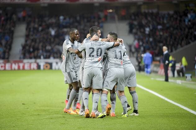 Aktuell Fußball, Frankreich, Ligue 1, OSC Lille - Olympique Marseille joie de FANNI Rod (OM) apres son but joie des joueurs MArseillais FOOTBALL : OSC Lille LOSC vs OM Olympique Marseille - Ligue 1 - 16 05 2015 JBAutissierx 