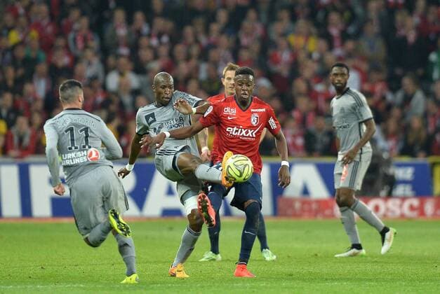 Aktuell Fußball, Frankreich, Ligue 1, OSC Lille - Olympique Marseille Rod Fanni (om) - Divock Origi (lil) FOOTBALL : Lille vs Marseille - Ligue 1 - 16 05 2015 AnthonyBIBARD FEP Panoramic 