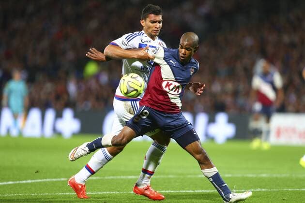 Aktuell Fußball, Frankreich, Ligue 1, Olympique Lyon - Girondins Bordeaux Lindsay Rose (Lyon) vs Ferreira Filho MARIANO (Bordeaux) FOOTBALL : Lyon vs Bordeaux - Ligue 1 - 16 05 2015 - GwendolineLeGoff Panoramic 